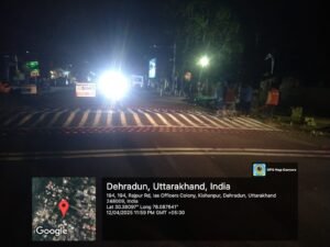 मा0-सीएम-के-सुगम-सुरक्षित-सड़क-मिशन-को-आगे-बढ़ाते-डीएम.jpg