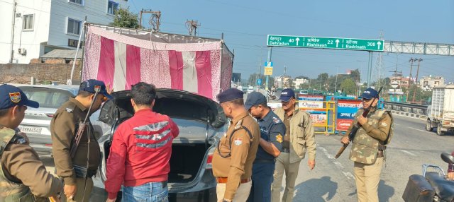 1764086905_9_SSP-हरिद्वार-के-निर्देश-पर-हरिद्वार-पुलिस-का-लगातार-सघन.jpg