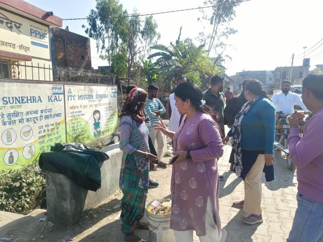 ग्राम-समीर-सलेमपुर-महदूद-में-गूंजा-स्वच्छता-का-बिगुल.jpg