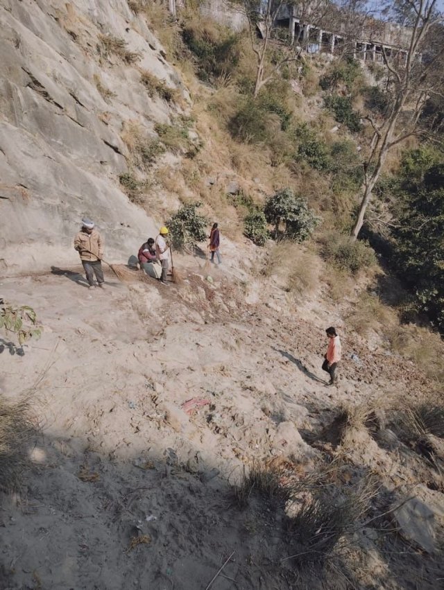 1766910567_718_तीर्थ-नगरी-जनपद-हरिद्वार-को-स्वच्छ-सुंदर-बनाने-के-लिए.jpg