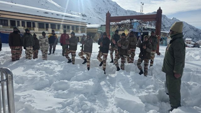 शीतकाल-अवधि-में-केदारनाथ-धाम-में-तैनात-पुलिस-व-आईटीबीपी.jpg