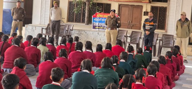 1771516169_916_हरिद्वार-पुलिस-टीम-द्वारा-पुलिस-आपके-द्वार-कार्यक्रम-के-तहत.jpg