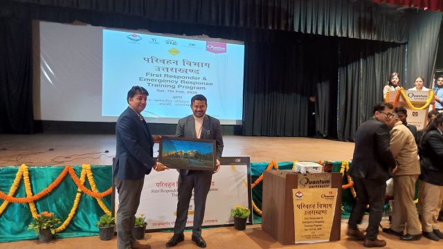 क्वांटम-कॉलेज-में-प्रथम-उत्तरदाता-एवं-सड़क-सुरक्षा-प्रशिक्षण-कार्यक्रम.jpg