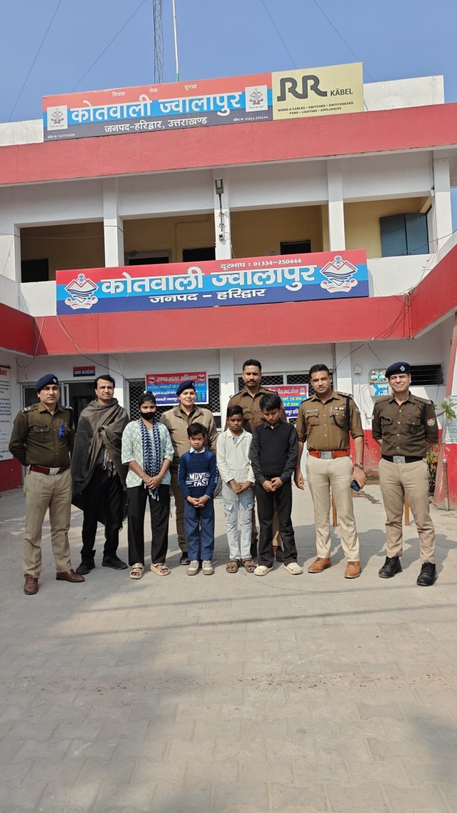 पुलिस-अधीक्षक-यातायात-ने-किया-यातायात-पुलिस-लाइन-का-किया.jpg