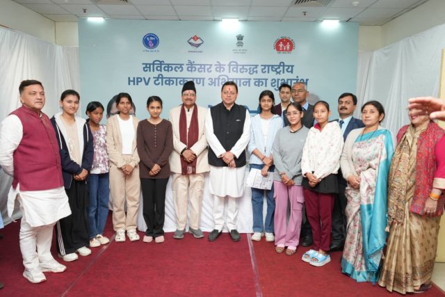 मुख्यमंत्री-ने-मेडिकल-कॉलेज-में-स्थापित-एचपीवी-टीकाकरण-कक्ष-का.jpg