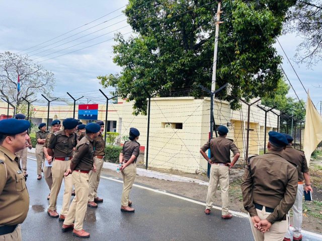 1774014418_134_सालाना-निरीक्षण-के-लिए-पुलिस-लाइन-रोशनाबाद-पहुंचे-एसएसपी-नवनीत.jpg