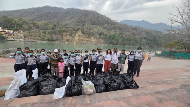 शिव-गंगा-क्लीनिंग-ट्रस्ट-के-अभियान-में-NCC-कैडेट्स-और.jpeg