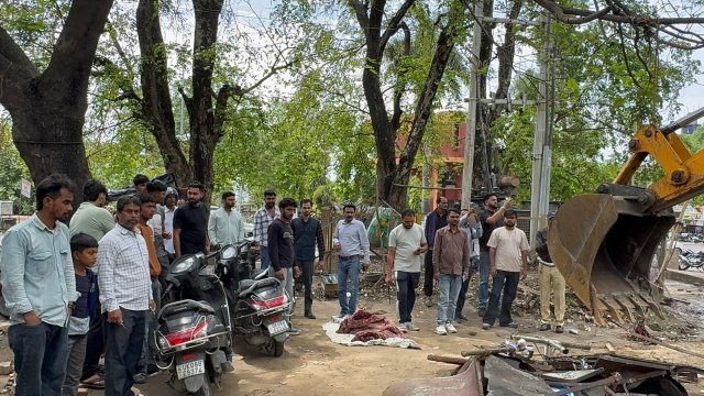 1775658868_234_हरिद्वार-में-नगर-निगम-का-विशेष-अतिक्रमण-अभियान-कई-अवैध.jpeg