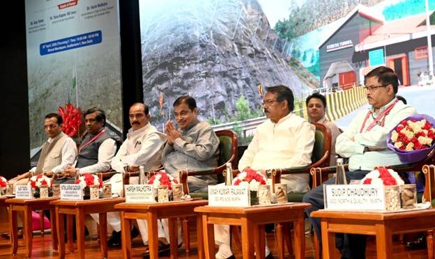 केंद्रीय-मंत्री-श्री-नितिन-गडकरी-ने-सुदृढ़-पहाड़ी-सड़कों-के.jpg