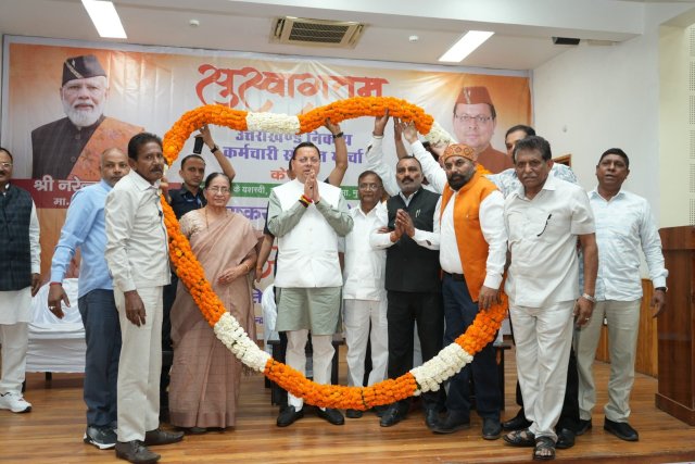 मुख्यमंत्री-ने-उत्तराखंड-निकाय-कर्मचारी-संयुक्त-मोर्चा-द्वारा-आयोजित-आभार.jpg