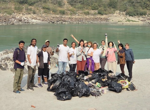 1777654159_541_लक्ष्मण-झूला-क्षेत्र-से-3-टन-कचरा-साफ-अब-पूरे.jpeg