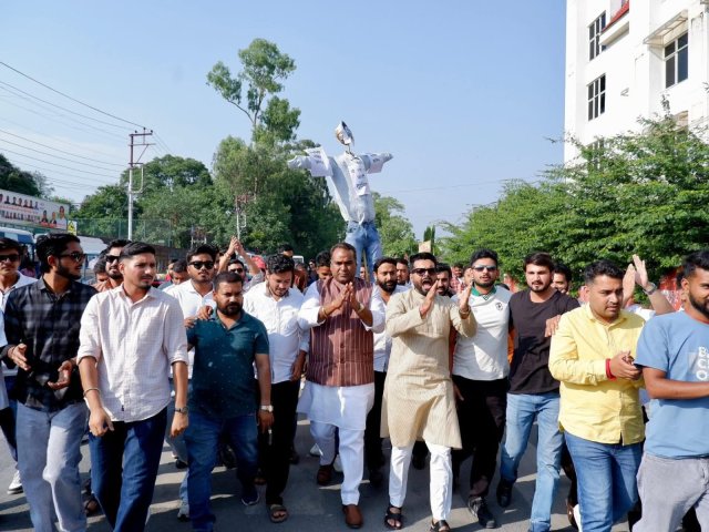 1778773162_323_सनातन-के-शत्रुओं-का-पुतला-फूंक-भाजयुमो-ने-जताया-आक्रोश.jpeg