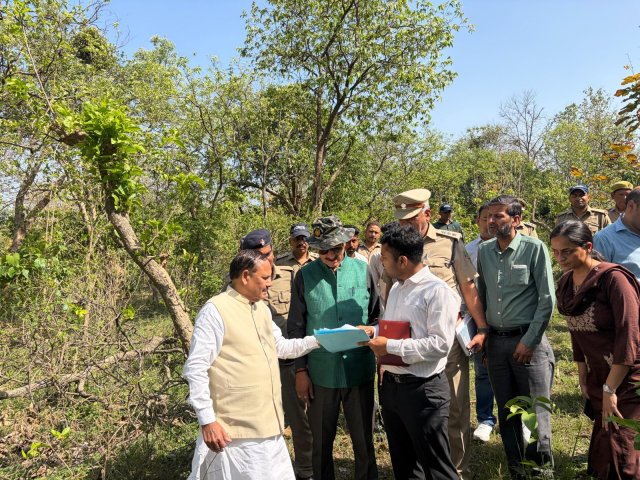 1779284395_106_वन-मंत्री-सुबोध-उनियाल-ने-किया-श्यामपुर-रेंज-का-निरीक्षण.jpg