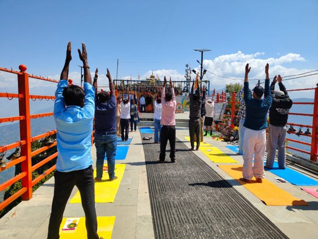 1779894656_213_कार्तिक-स्वामी-मंदिर-प्रांगण-में-हरित-योग-कार्यक्रम-का-सफल.jpeg