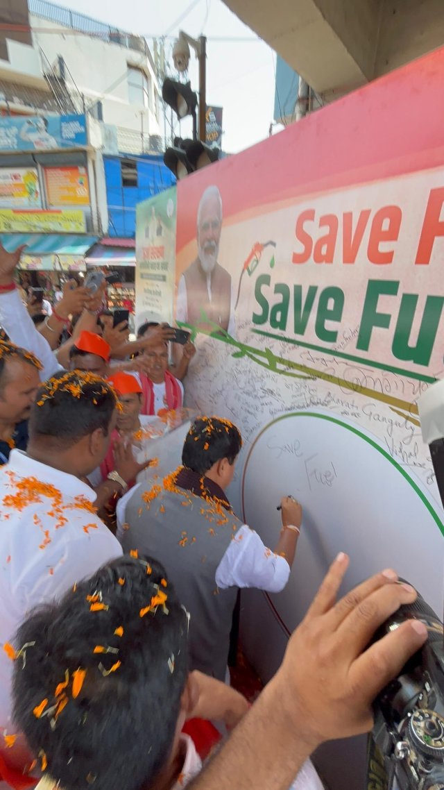 1780132070_545_भाजपा-महानगर-अध्यक्ष-के-नेतृत्व-में-सेव-फ्यूल-सेव-नेशन.jpg