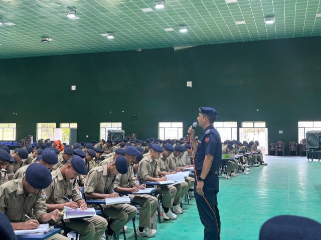 1780190496_544_प्रशिक्षणाधिन-रिक्रुट-कांस्टेबल्स-ने-सीखे-आपदा-राहत-व-रेस्क्यू-के.jpeg