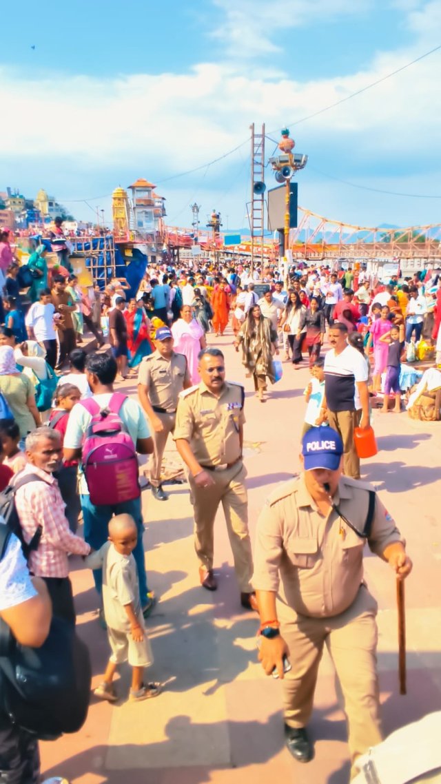1780243415_855_वीकेंड-की-भारी-भीड़-के-बीच-कप्तान-नवनीत-सिंह-ने.jpg