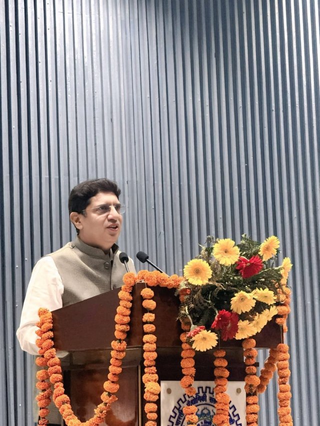 IIT-रुड़की-परिसर-में-राष्ट्रीय-प्रौद्योगिकी-दिवस-2026-के-अवसर.jpeg