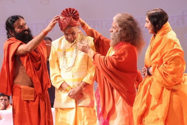 उत्तरप्रदेश-गौरव-सम्मान-से-विभूषित-लोकप्रिय-ओजस्वी-कवि-डा-हरिओम.jpeg