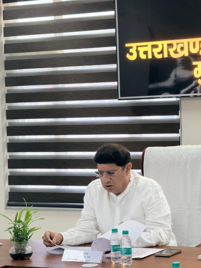 परिवहन-मंत्री-ने-उत्तराखंड-परिवहन-निगम-UTC-के-कुल्हान-सहस्त्रधारा.jpg