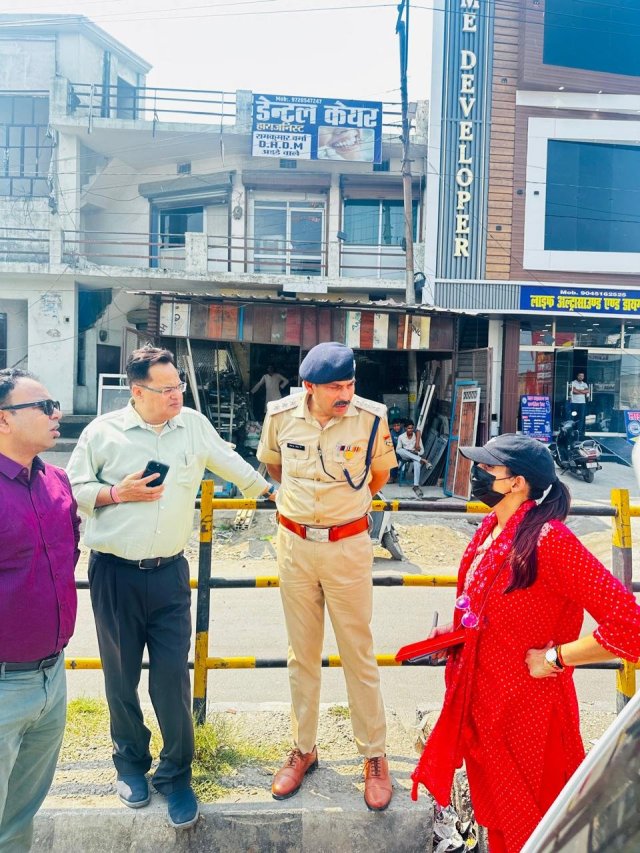 यातायात-प्रबंधन-बहुआयामी-रणनीति-पर-कामऔर-संपर्क-मार्गों-के-सुदृढ़ीकरण.jpg