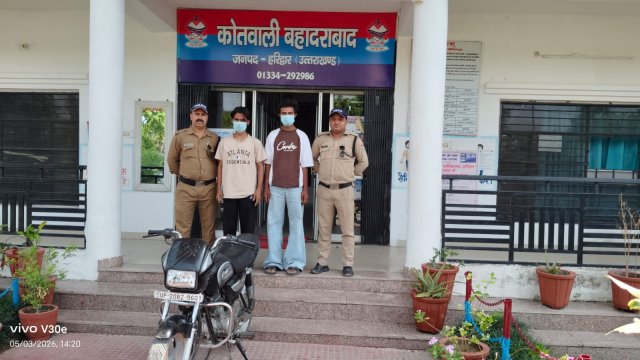 हरिद्वार-पुलिस-की-कार्रवाई-चोरी-की-मोटरसाइकिल-संग-02-चोर.jpg
