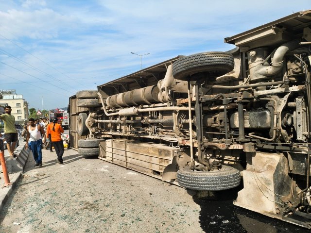 1780314831_33_राजस्थान-की-यात्री-बस-सप्तऋषि-चौकी-के-पास-दुर्घटना-ग्रस्त.jpg