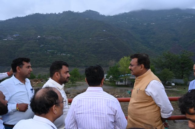 1780586408_370_मुख्य-सचिव-द्वारा-टिहरी-झील-क्षेत्र-का-भ्रमण-एवं-पर्यटन.jpeg