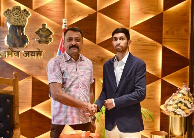 1780586897_489_पुलिस-परिवार-के-बेटे-की-सफलता-बनी-प्रेरणा-क्रेक-की.jpeg