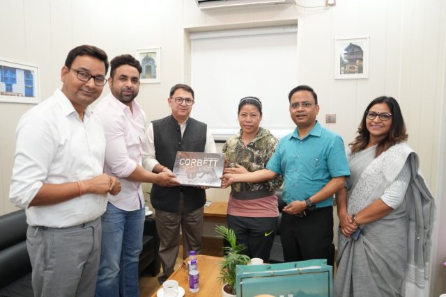 1781189612_975_प्रमुख-सचिव-से-ओलंपिक-पदक-विजेता-विश्व-विख्यात-बाक्सर-एवं.jpeg