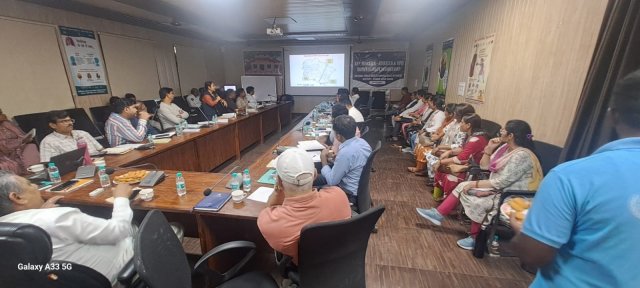 CMO-ने-किया-हेपेटाइटिस-प्रभावित-क्षेत्रों-का-स्थलीय-निरीक्षण-टीम.jpg