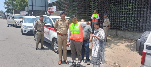 SSP-हरिद्वार-के-निर्देश-पर-चारधाम-यात्रा-को-जाम-मुक्त.jpeg
