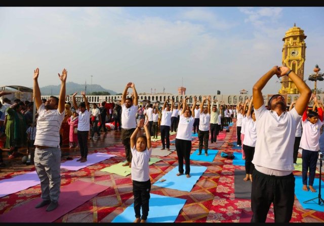 अंतर्राष्ट्रीय-योग-दिवसीय-स्वस्थ-वृद्धावस्था-के-लिए-योग-का-आयोजन.jpeg
