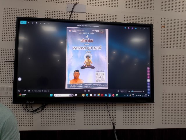 आयुष-विभाग-की-टीम-द्वारा-सभी-को-योग-ब्रेक-व.jpeg