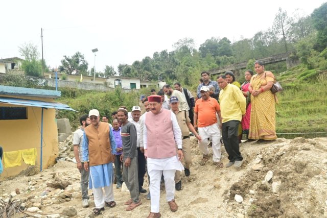 खलियाण-बांगर-में-अतिवृष्टि-प्रभावित-क्षेत्रों-का-कैबिनेट-मंत्री-भरत.jpeg