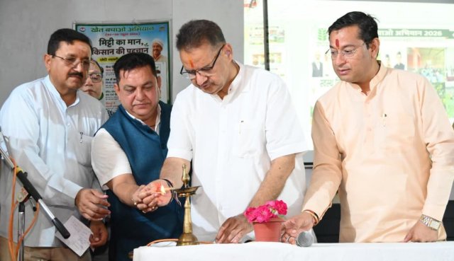 खेत-बचाओ-अभियान-कार्यक्रम-में-कृषि-मंत्री-ने-किसानों-से.jpeg