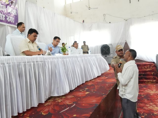 जिलाधिकारी-की-अध्यक्षता-में-नगर-पालिका-परिषद-सभागार-में-तहसील.jpeg