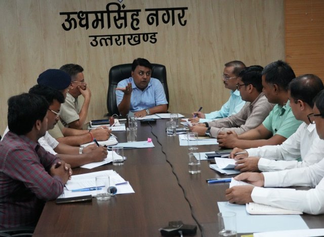जिलाधिकारी-की-अध्यक्षता-में-पंतनगर-एयरपोर्ट-की-एरोडोaम-समिति-की.jpeg