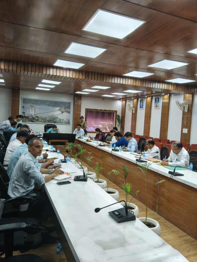 जिलाधिकारीजिला-निर्वाचन-अधिकारी-की-अध्यक्षता-में-विशेष-गहन-पुनरीक्षण-कार्यों.jpeg