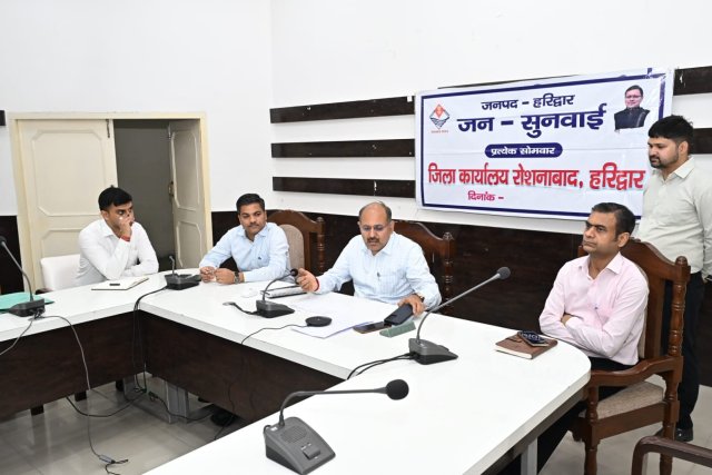 ठोस-अपशिष्ट-प्रबंधन-के-नियमों-का-कड़ाई-से-सभी-अधिकारी.jpeg