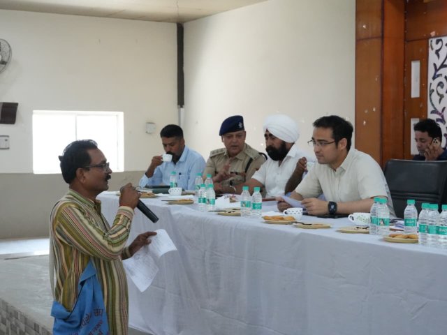 तहसील-दिवस-में-उठी-समस्याओं-का-अधिकारी-सक्रिय-व-संजीदा.jpeg