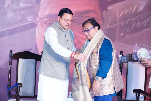 मुख्यमंत्री-धामी-ने-एक-निजी-होटल-में-आयोजित-अमर-उजाला.jpeg