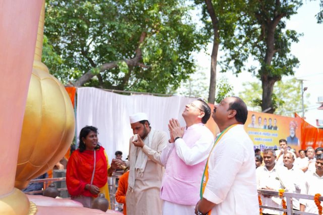 मुख्यमंत्री-ने-भगवान-भोलेनाथ-एवं-महाबली-हनुमान-जी-की-प्रतिमाओं.jpeg