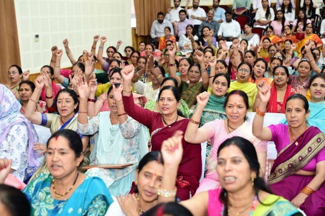 मुख्यमंत्री-ने-मुख्यसेवक-सदन-में-आयोजित-नियुक्ति-पत्र-वितरण-समारोह.jpg