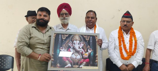 मेट्रोपोलिस-सोसायटी-में-पूर्व-सैनिक-लीग-द्वारा-भव्य-स्वागत-एवं.jpg