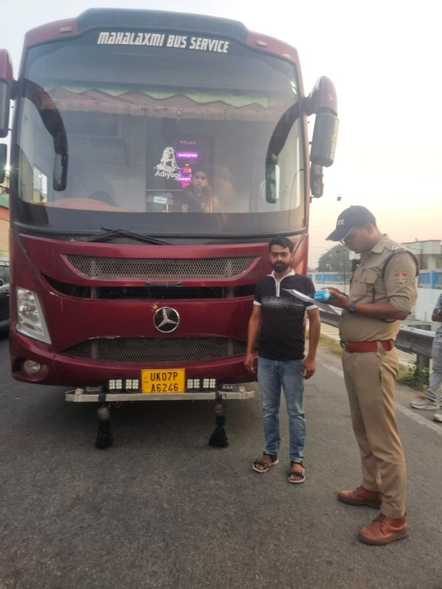 यात्रियों-की-सुरक्षा-सर्वोपरि-टूरिस्ट-एवं-यात्री-बसों-का-विशेष.jpg
