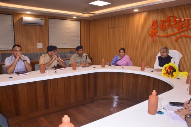 रेलवे-बोर्ड-अध्यक्ष-ने-हरिद्वार-पहुंचकर-व्यवस्थाओं-का-लिया-जायजा.jpg
