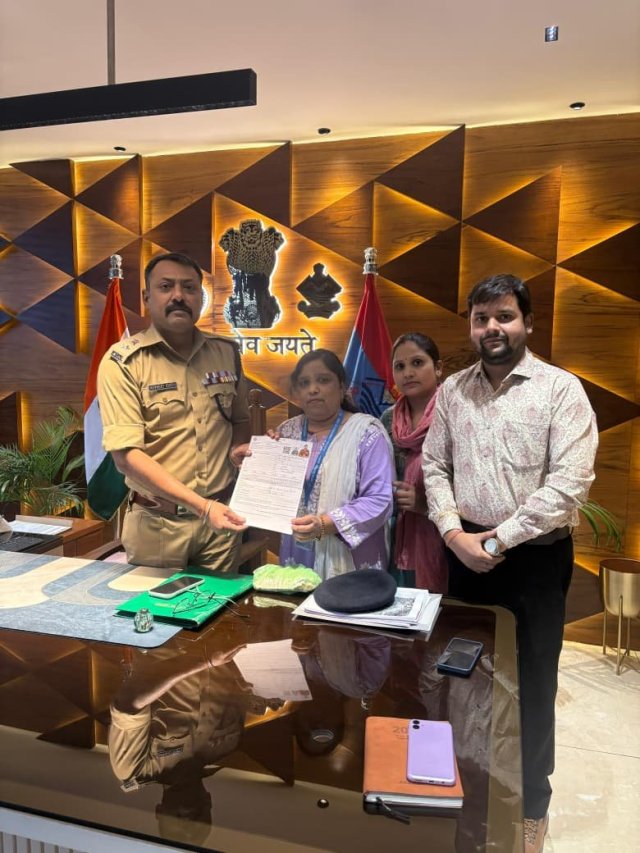 लोकतंत्र-को-मजबूत-करने-के-लिए-पुलिस-अधीक्षक-नवनीत-सिंह.jpeg
