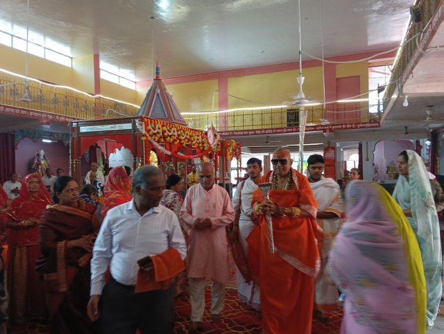 श्री-गीता-आश्रम-में-भगवान-कृष्ण-के-लीलाओं-का-बहुत.jpg