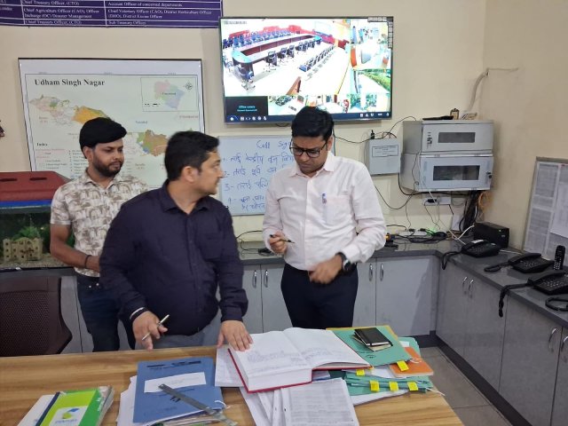 समस्याओं-का-ससमय-निस्तारण-एवं-मतदाताओं-का-उचित-मार्गदर्शन-किये.jpeg